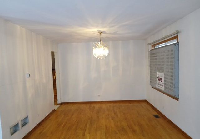 6704 W Forest Preserve Drive, Harwood Heights, IL 60706