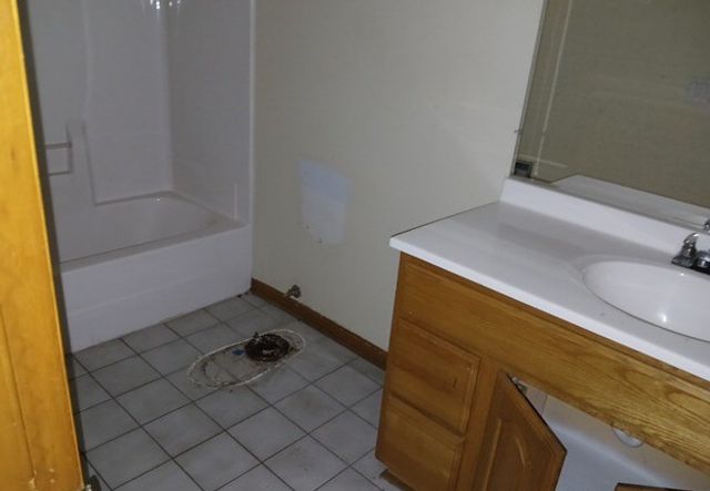 6704 W Forest Preserve Drive, Harwood Heights, IL 60706