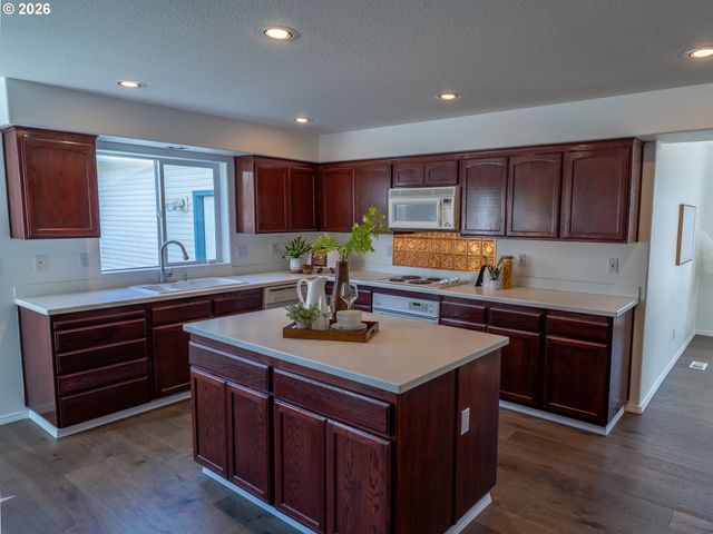 19012 PAULSEN Dr, Oregon City, OR 97045