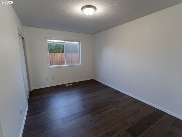 19012 PAULSEN Dr, Oregon City, OR 97045