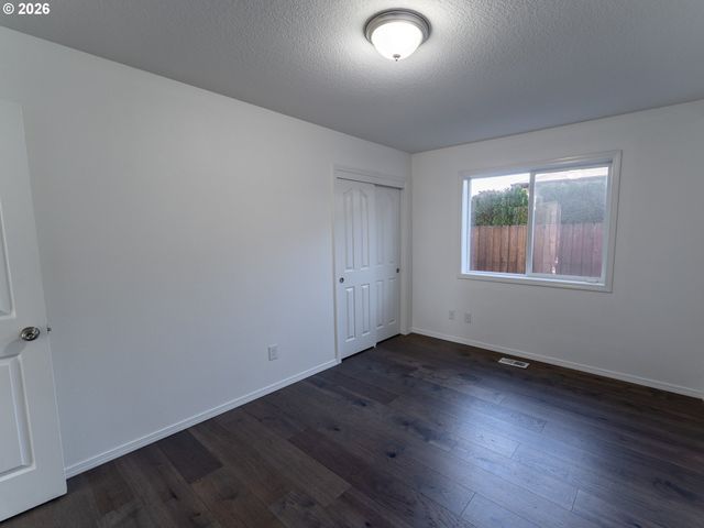 19012 PAULSEN Dr, Oregon City, OR 97045