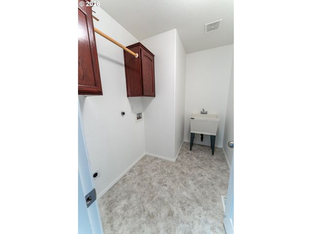 19012 PAULSEN Dr, Oregon City, OR 97045