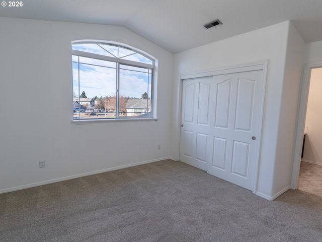 19012 PAULSEN Dr, Oregon City, OR 97045