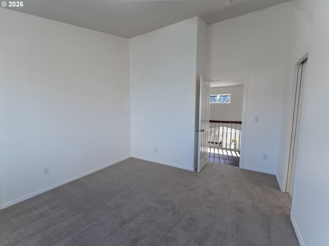 19012 PAULSEN Dr, Oregon City, OR 97045