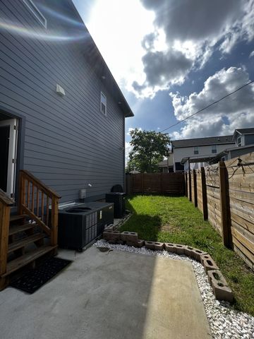 1072B Zophi St, Nashville, TN 37216
