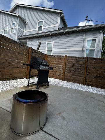 1072B Zophi St, Nashville, TN 37216