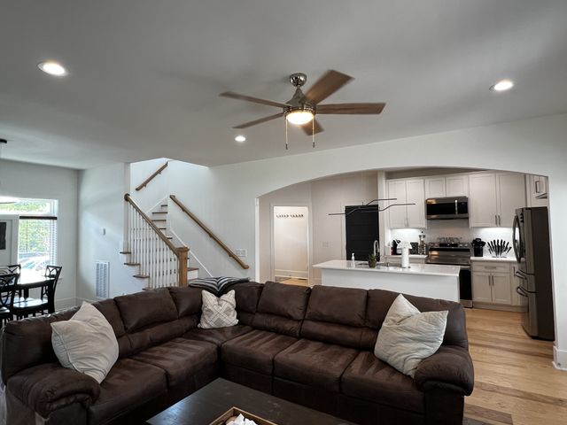 1072B Zophi St, Nashville, TN 37216