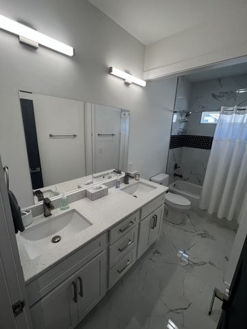 1072B Zophi St, Nashville, TN 37216