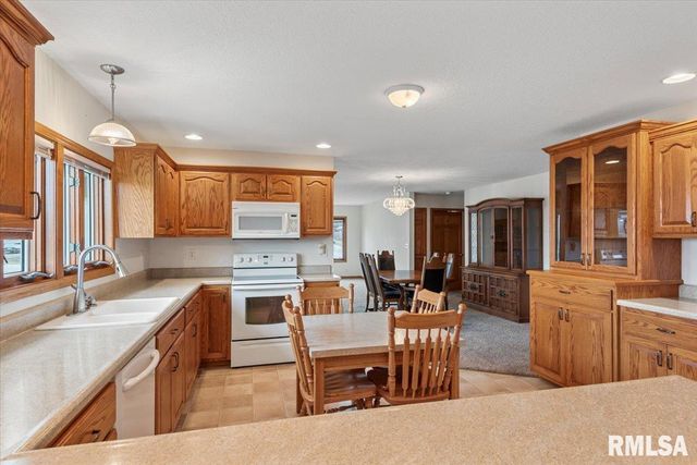 1918 GREENVIEW Street, Taylorville, IL 62568