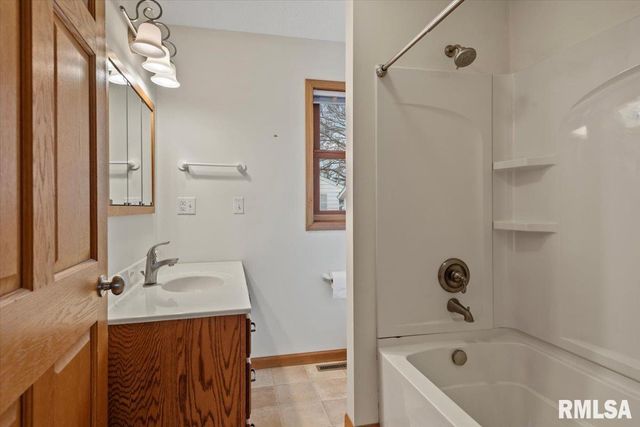 1918 GREENVIEW Street, Taylorville, IL 62568