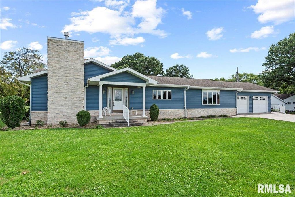 1918 GREENVIEW Street, Taylorville, IL 62568