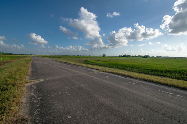 168 Brahman Trail, Angleton, TX 77515