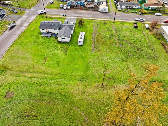 287 E 3RD St, Lowell, OR 97452