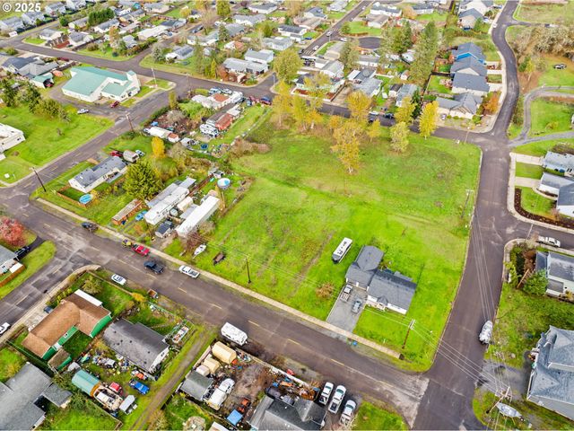 287 E 3RD St, Lowell, OR 97452