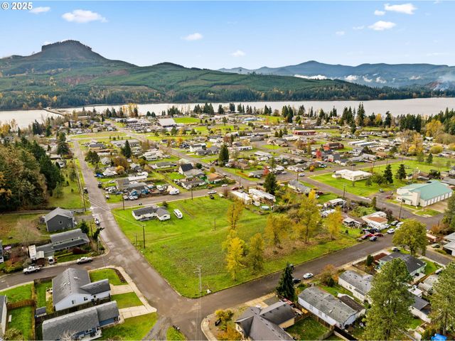 287 E 3RD St, Lowell, OR 97452