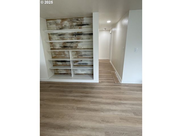 287 E 3RD St, Lowell, OR 97452