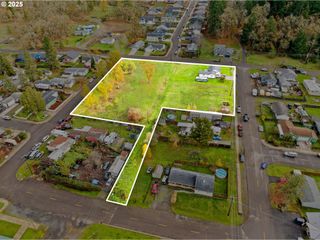 287 E 3RD St, Lowell, OR 97452