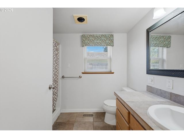 1002 JQ ADAMS St, Oregon City, OR 97045