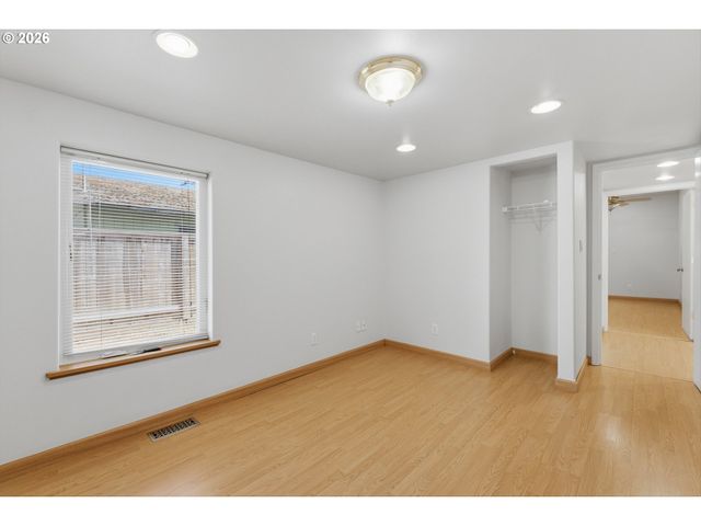 1002 JQ ADAMS St, Oregon City, OR 97045
