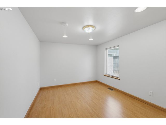 1002 JQ ADAMS St, Oregon City, OR 97045