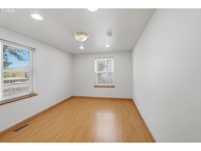 1002 JQ ADAMS St, Oregon City, OR 97045