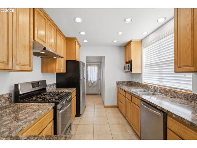 1002 JQ ADAMS St, Oregon City, OR 97045