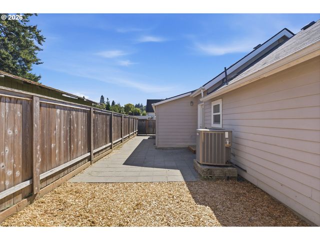 1002 JQ ADAMS St, Oregon City, OR 97045