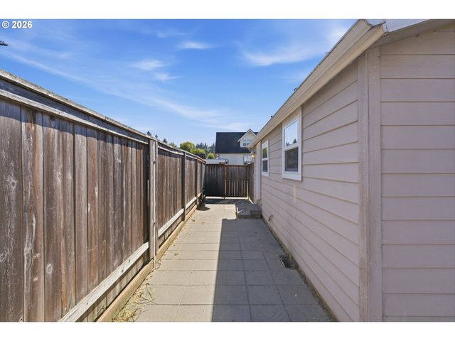 1002 JQ ADAMS St, Oregon City, OR 97045