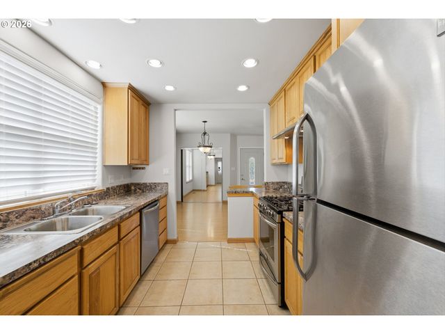 1002 JQ ADAMS St, Oregon City, OR 97045