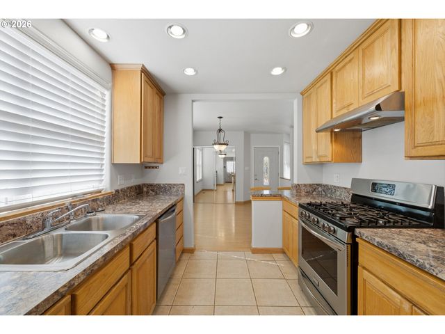 1002 JQ ADAMS St, Oregon City, OR 97045