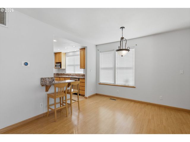 1002 JQ ADAMS St, Oregon City, OR 97045