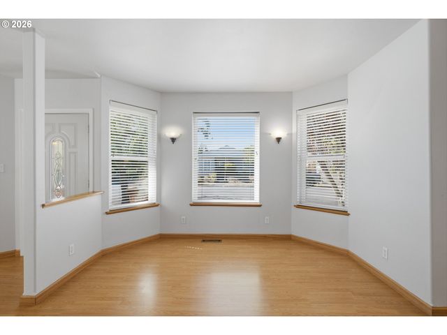1002 JQ ADAMS St, Oregon City, OR 97045