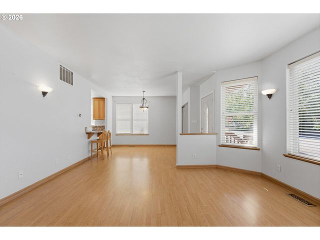 1002 JQ ADAMS St, Oregon City, OR 97045