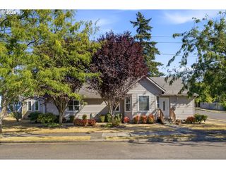1002 JQ ADAMS St, Oregon City, OR 97045