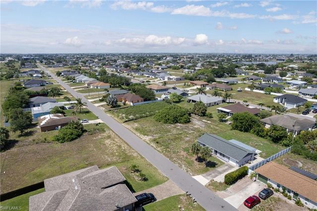 2204 NE 15th PL, Cape Coral, FL 33909