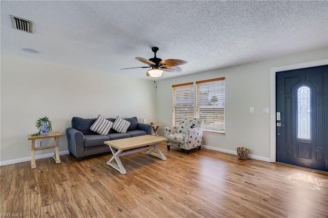 2204 NE 15th PL, Cape Coral, FL 33909