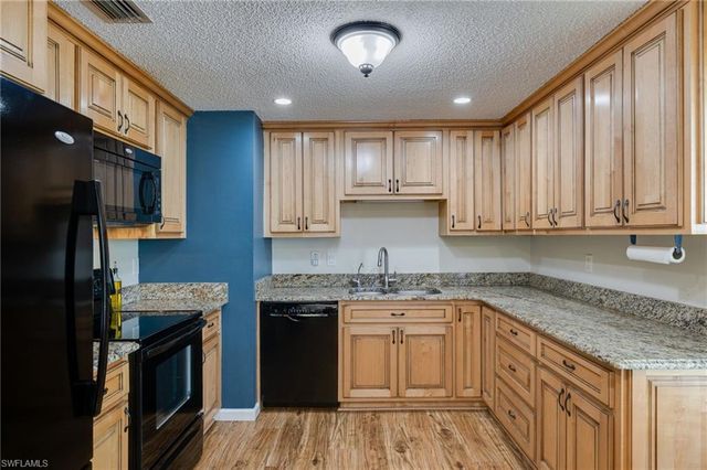 2204 NE 15th PL, Cape Coral, FL 33909