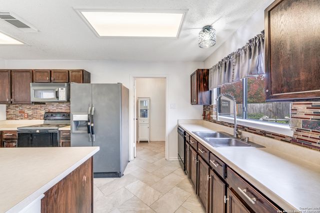 1085 Stone Hollow, New Braunfels, TX 78130