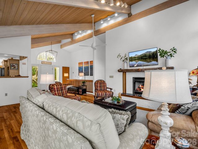 209 Walnut Ridge Road, Brevard, NC 28712