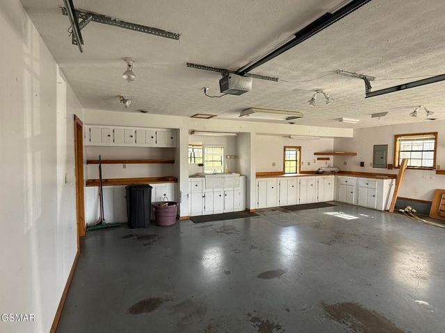 3237 Valley Home Road, Sevierville, TN 37862