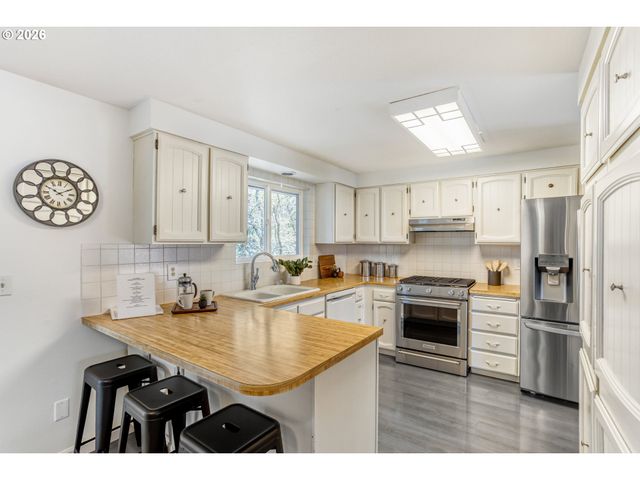 416 OGDEN Dr, Oregon City, OR 97045