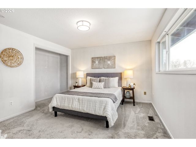 416 OGDEN Dr, Oregon City, OR 97045