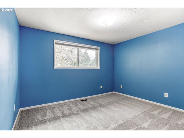 416 OGDEN Dr, Oregon City, OR 97045