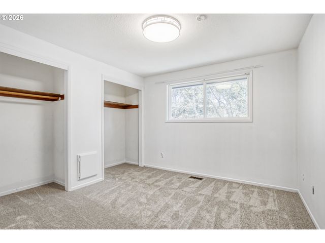 416 OGDEN Dr, Oregon City, OR 97045