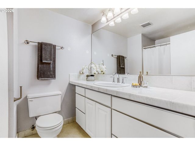 416 OGDEN Dr, Oregon City, OR 97045