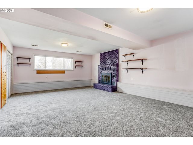 416 OGDEN Dr, Oregon City, OR 97045