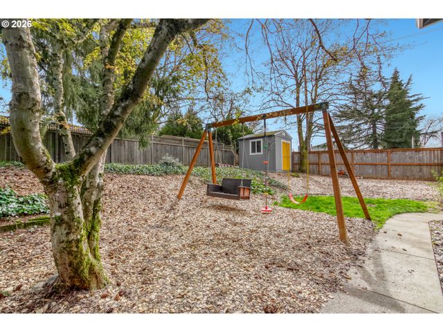 416 OGDEN Dr, Oregon City, OR 97045