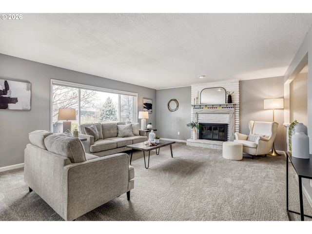 416 OGDEN Dr, Oregon City, OR 97045