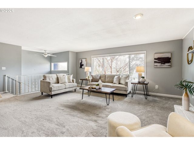 416 OGDEN Dr, Oregon City, OR 97045