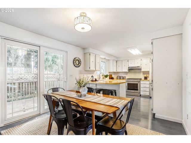 416 OGDEN Dr, Oregon City, OR 97045